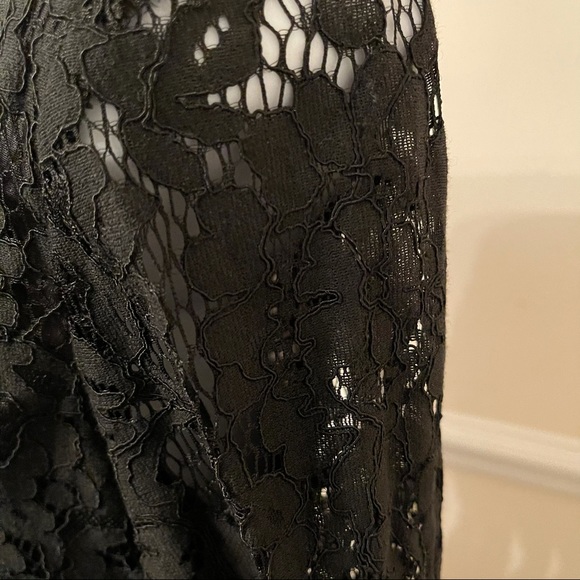 DO + BE lace Bell Sleeve Dress - Picture 4 of 14